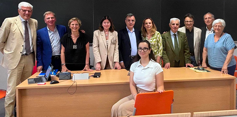 Foto ricordo prima commissione laurea abilitante